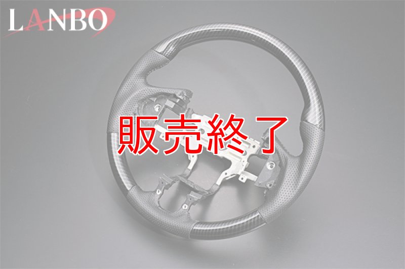 カーボン調×ブラックレザー