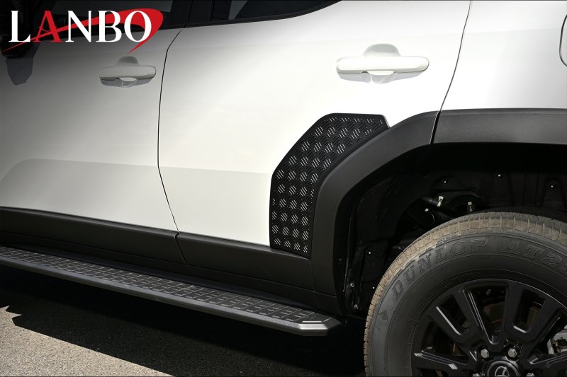 画像3: LANBO リアドアサイドガーニッシュ［ランドクルーザー250　GDJ250W/TRJ250W］ (3)