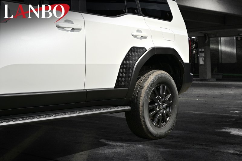 画像2: LANBO リアドアサイドガーニッシュ［ランドクルーザー250　GDJ250W/TRJ250W］ (2)