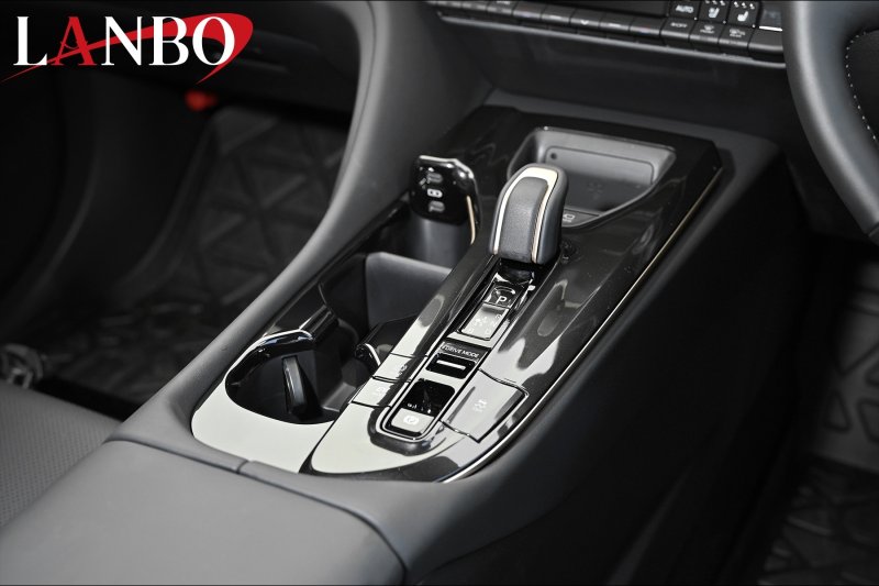 画像1: LANBO   センタードリンクホルダーパネル【クラウン スポーツAZSH36/37W/クロスオーバーTZSH35 AZSH35/エステートAZSH39W AZSH38W】 (1)