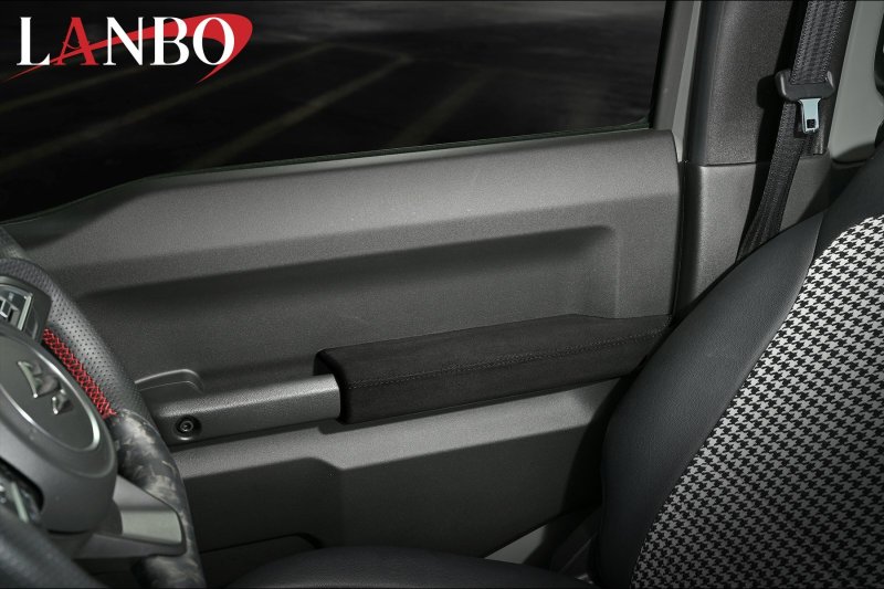画像1: LANBO  ドアライニングアームレスト 【ジムニー/シエラ JB64/74】 (1)